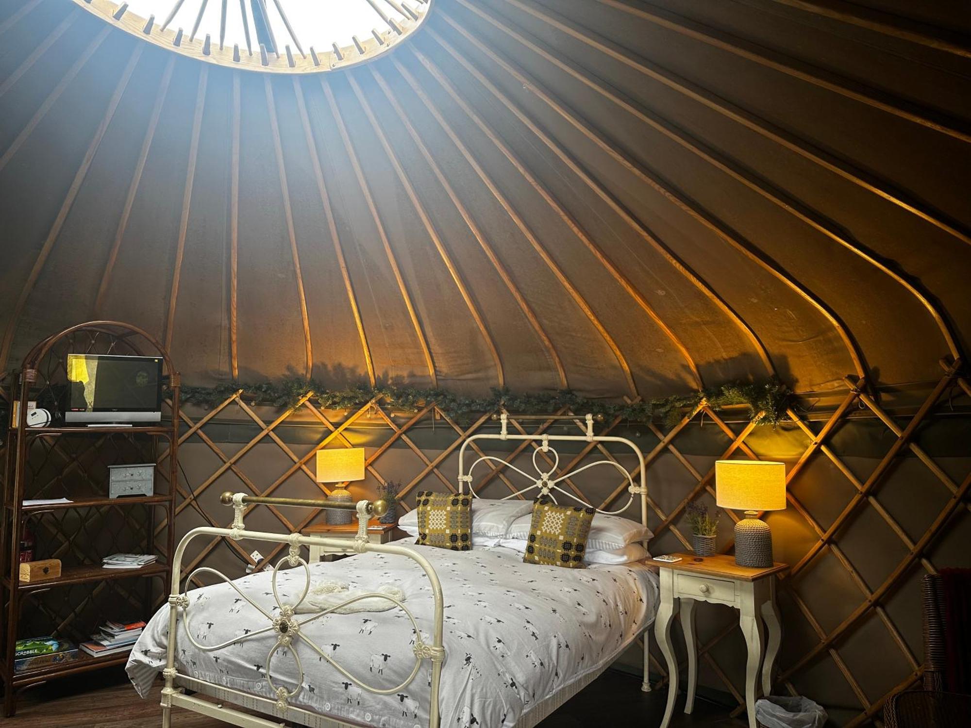 Sunbank Yurt Hotel Llangollen Bagian luar foto