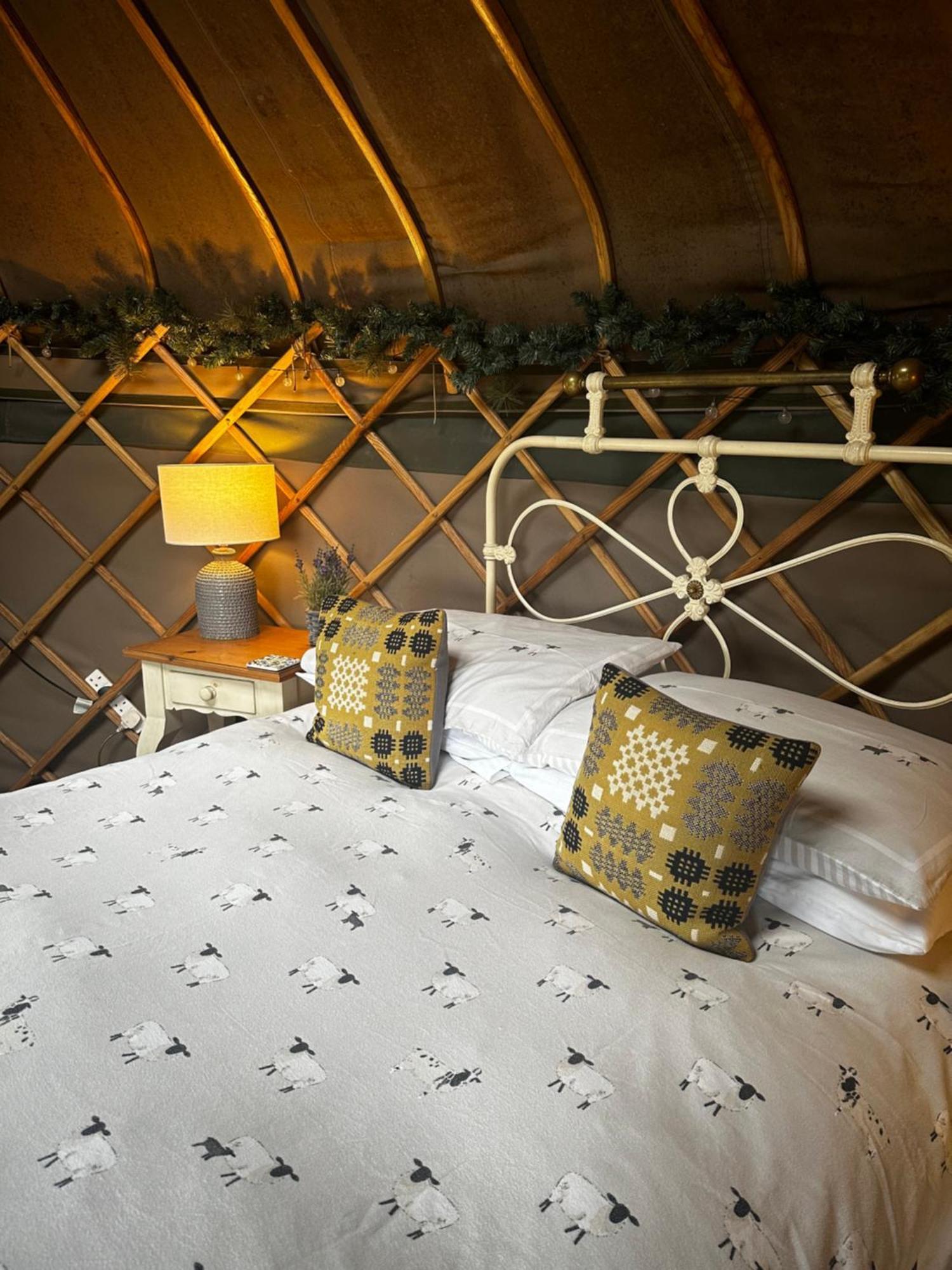Sunbank Yurt Hotel Llangollen Bagian luar foto