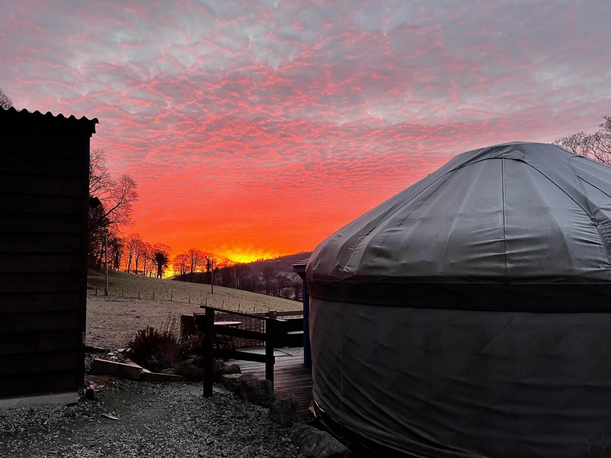 Sunbank Yurt Hotel Llangollen Bagian luar foto